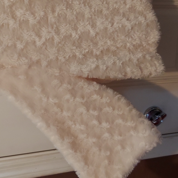 Furrocious cream colored fur shrug - Picture 4 of 7